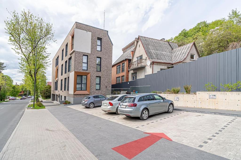 Sky Apartment With Free Parking And Balcony & Ac Каунас Экстерьер фото