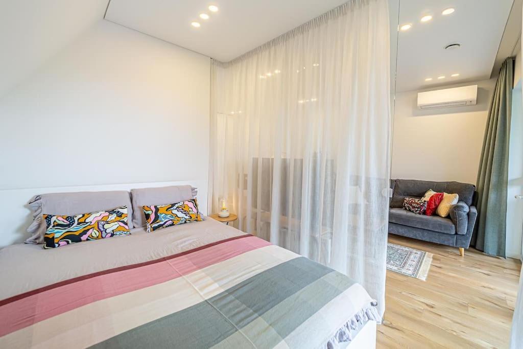 Sky Apartment With Free Parking And Balcony & Ac Каунас Экстерьер фото