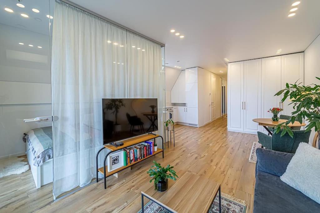 Sky Apartment With Free Parking And Balcony & Ac Каунас Экстерьер фото