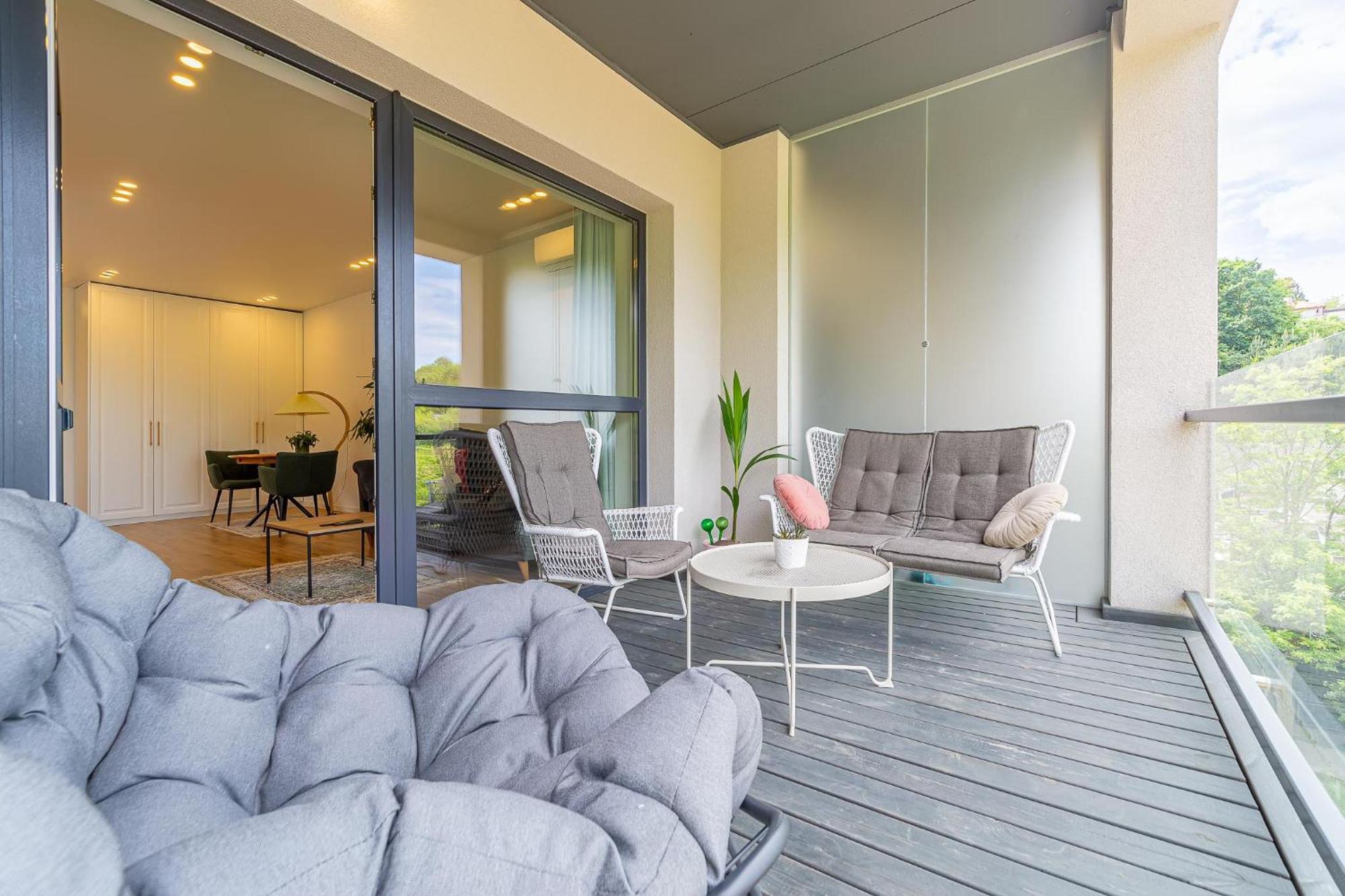 Sky Apartment With Free Parking And Balcony & Ac Каунас Экстерьер фото
