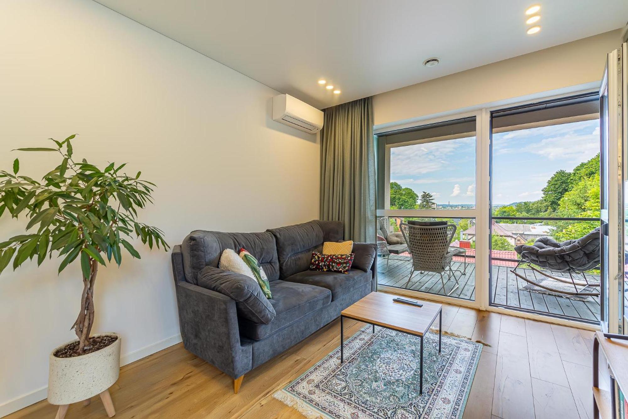 Sky Apartment With Free Parking And Balcony & Ac Каунас Экстерьер фото